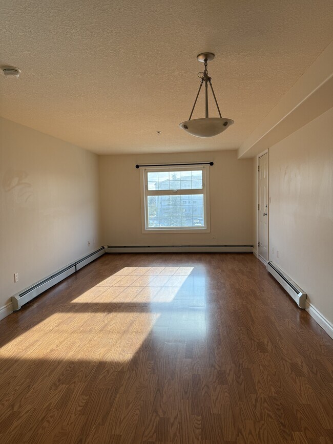 Photo - 4701 49 Ave Unit IT-201