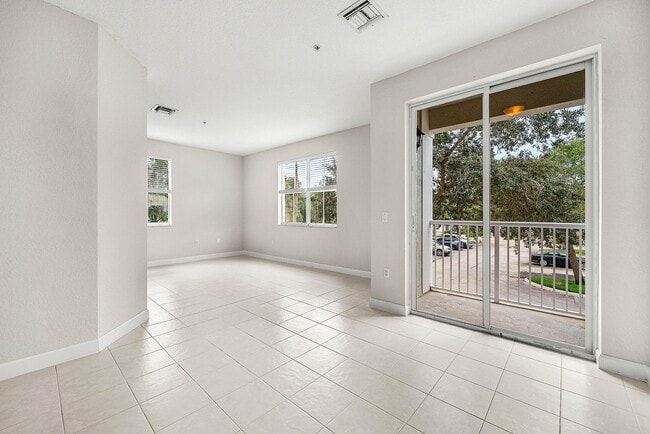Photo - 1008 Shoma Dr