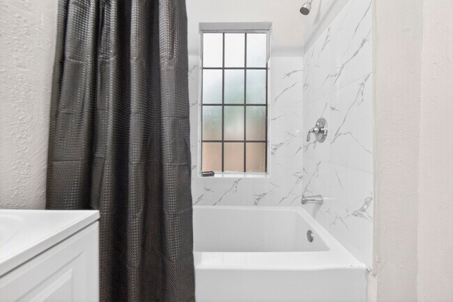 Photo - 2724 Hubbard St