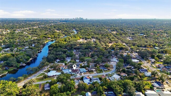 Photo - 810 W Whatley Pl