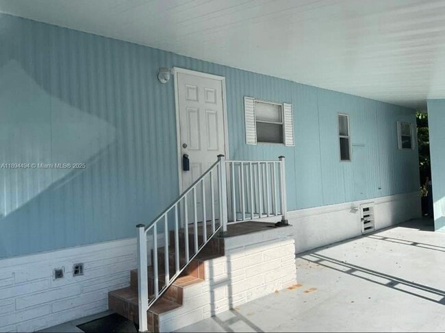 Photo - 613 N Emerald Dr