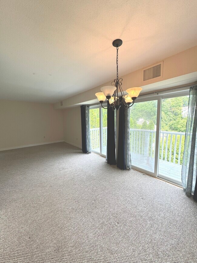 Photo - 15 Brookwood Dr Unit APT C