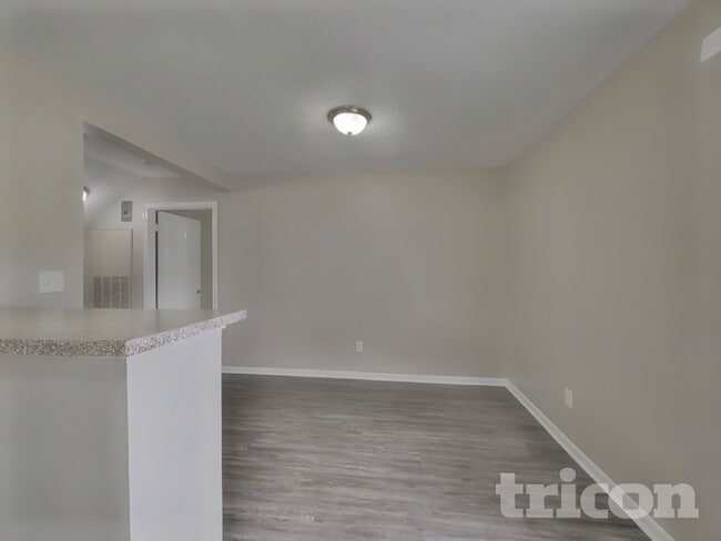Photo - 3210 Kelling St