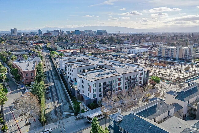 Building Photo - Mio Rental
