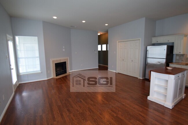 Open floorplan in gated community - Open floorplan in gated community House