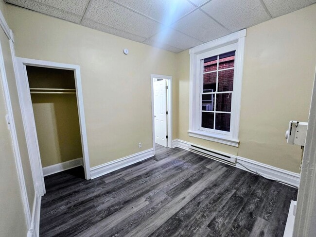 Building Photo - 104 N Eighth St Unit 6