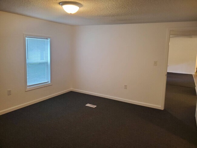 Photo - 515 Swinson Rd