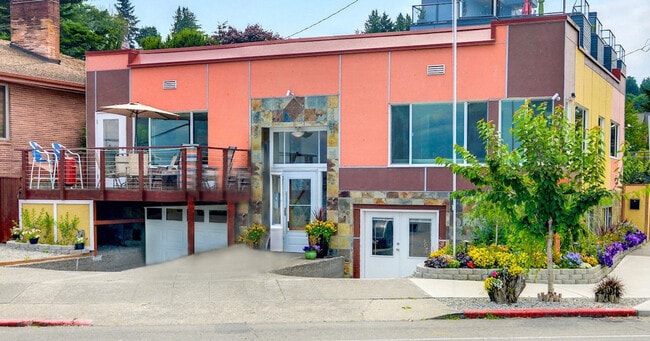 Photo - 2430 Alki Ave SW Unidad ID1051267P