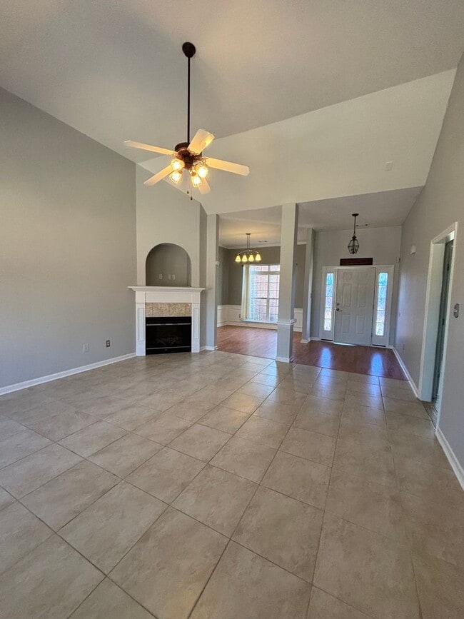 Photo - 2026 Lake Forest Dr