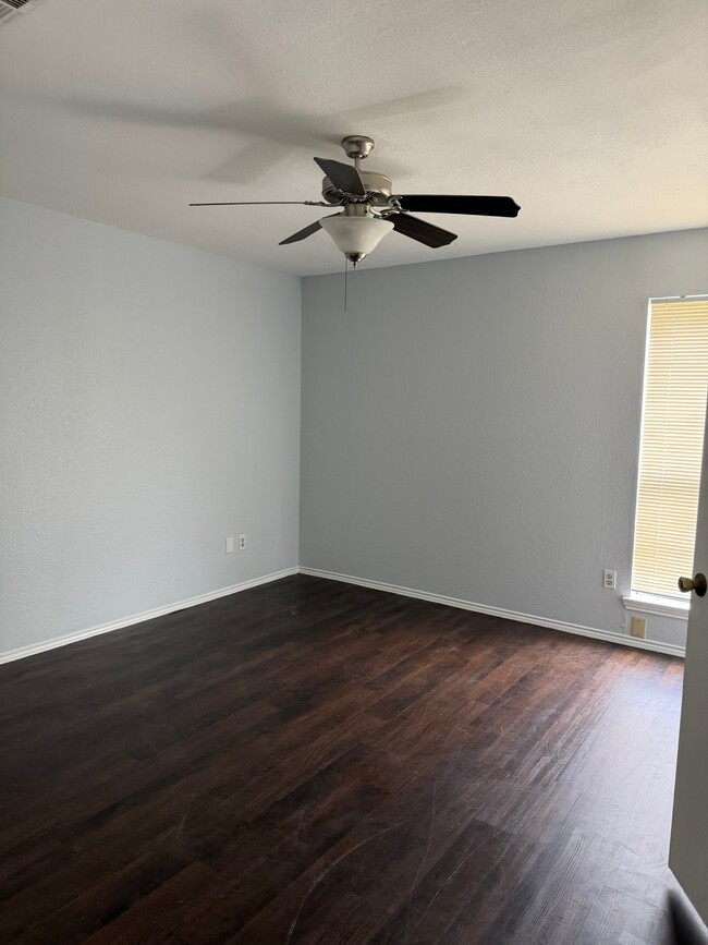 Photo - 304 Gregory Ln
