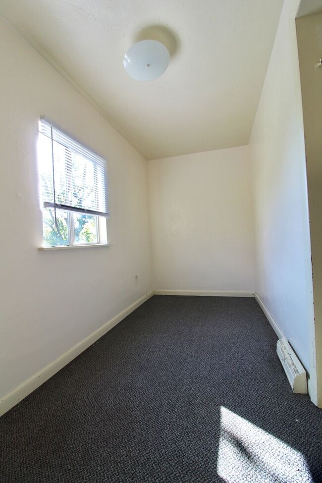 Photo - Sunny Side - 3 Bedroom Big House - Availab...