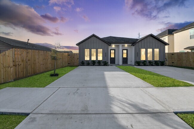 Building Photo - 3909 Maggie St