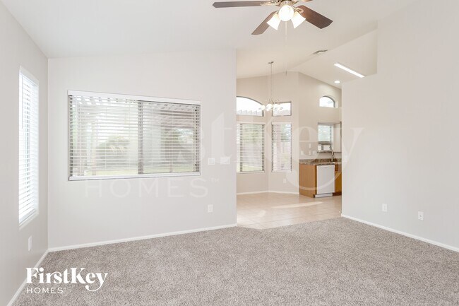 Photo - 557 E Jeanne Ln