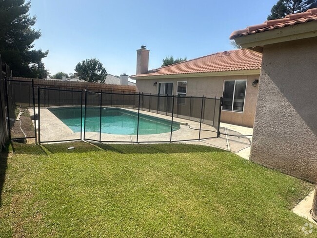Building Photo - READY NOW! Corner home with POOL!