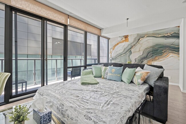 Photo - 76 College St Unit ID1345771P