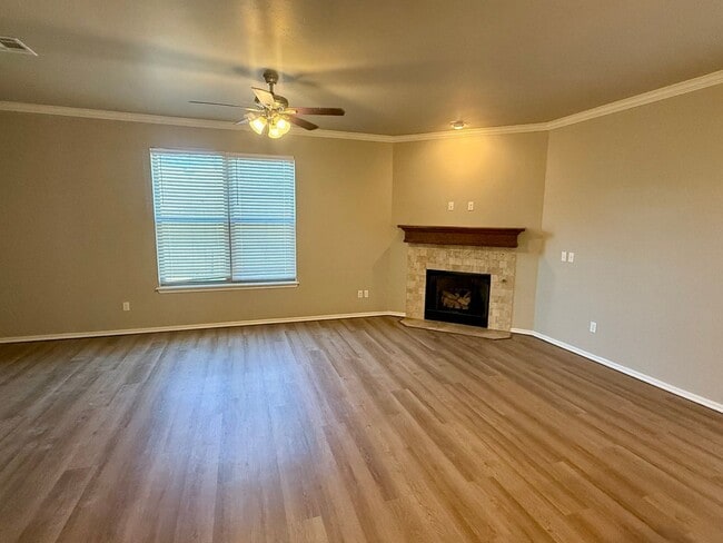 Photo - Spacious 4 Bed 2.5 Bath Home! New Flooring and Paint!