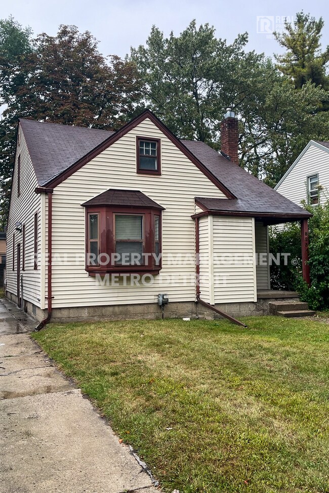 Photo - 823 E Second St