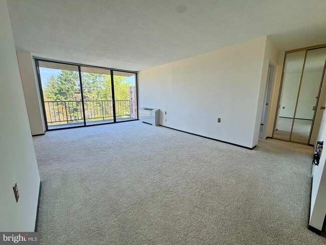 Building Photo - 801 Yale Ave Unit 1128