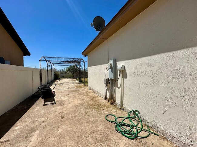 Photo - 617 Cowbird Cove Court