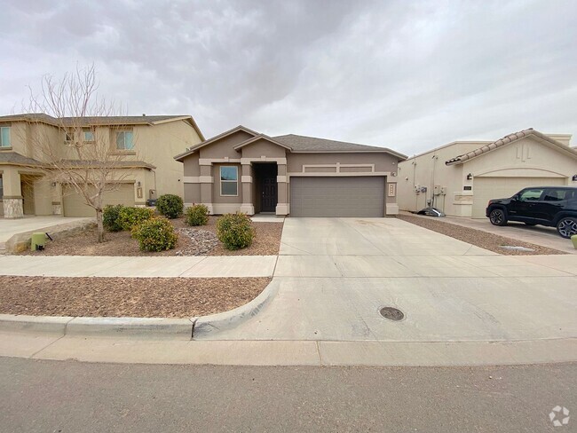 Building Photo - East El Paso 3 bed Refrig A/C w/office! Rental