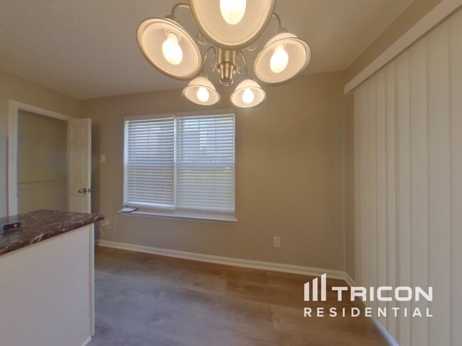 Photo - 115 Highgate Trail