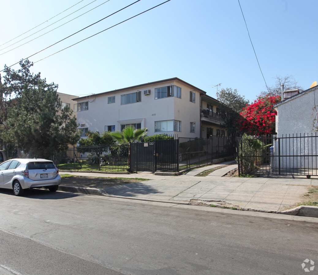 Photo - 1269 N Ardmore Ave Apartments