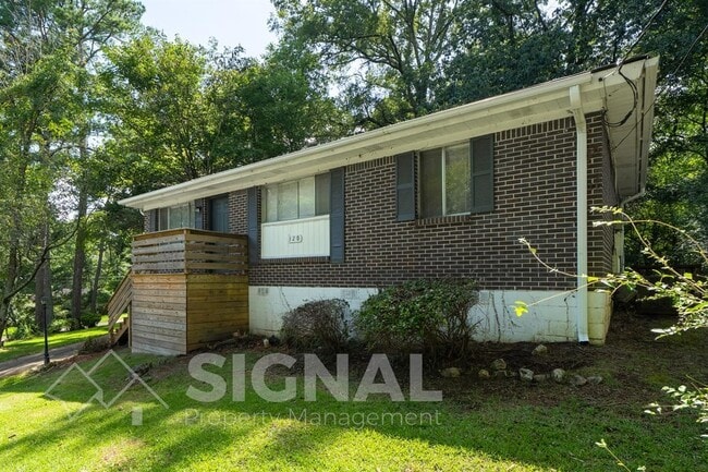 Photo - 320 Argonne Dr NE