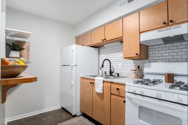 Building Photo - 2721 Madelyn Dr SW Unit B