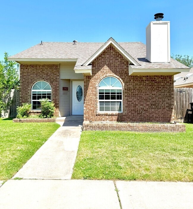 Building Photo - Remodeled  3-bed, 2-bath 2-car garage in S... Rental
