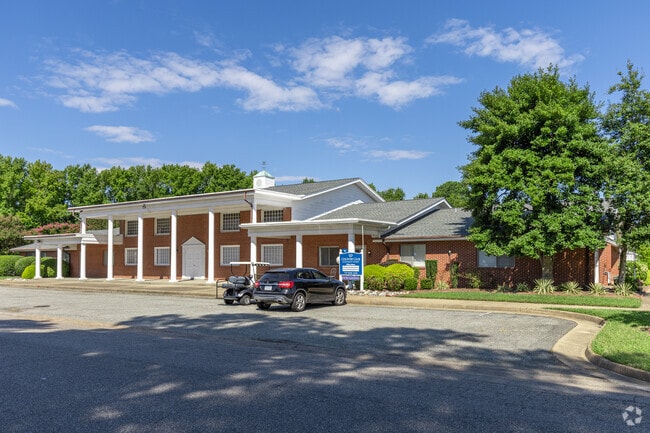 Country Club Apartments