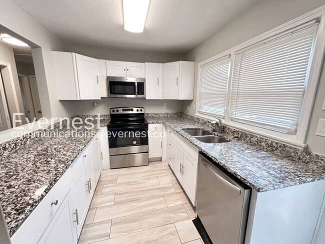 Photo - 1345 Twin Oaks Cir SE