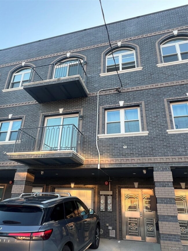 Building Photo - 32-14 58th St Unit 3