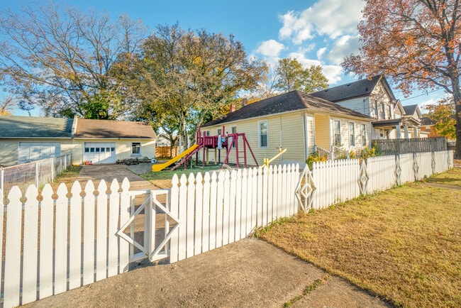 Photo - 3216 Marne Ave