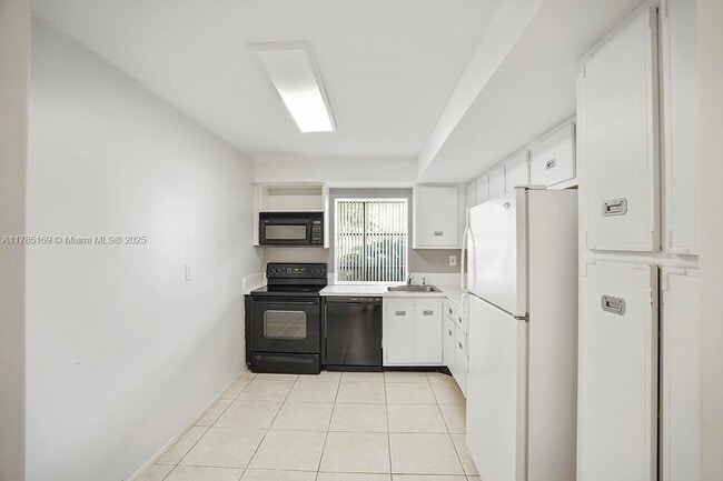 Photo - 1000 Parkview Dr