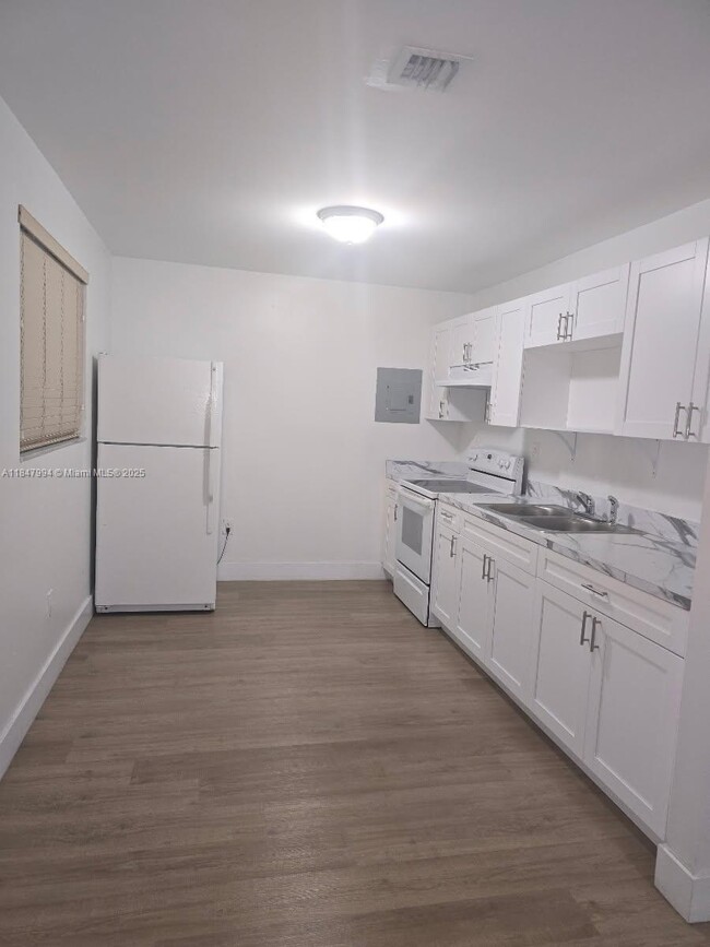 Photo - 120 W 10th St Unit 13