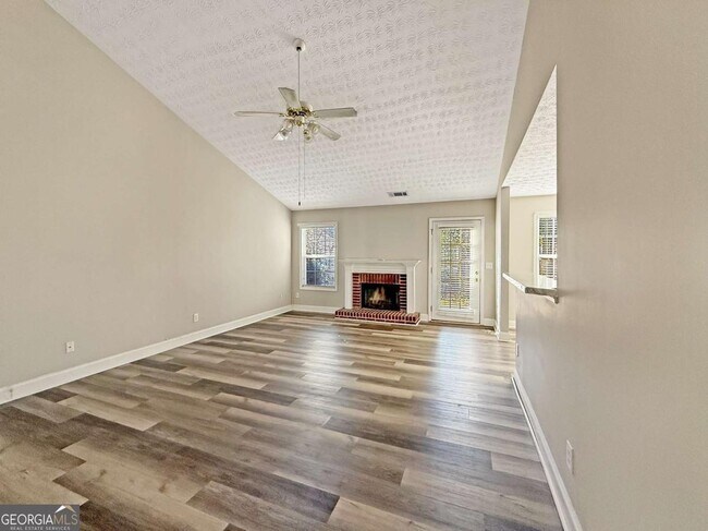 Photo - 3028 Express Ln NE