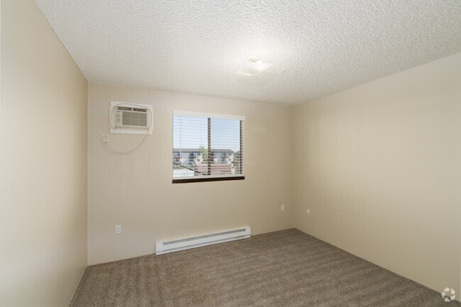 2BR, 1BA - 714SF - Bedroom