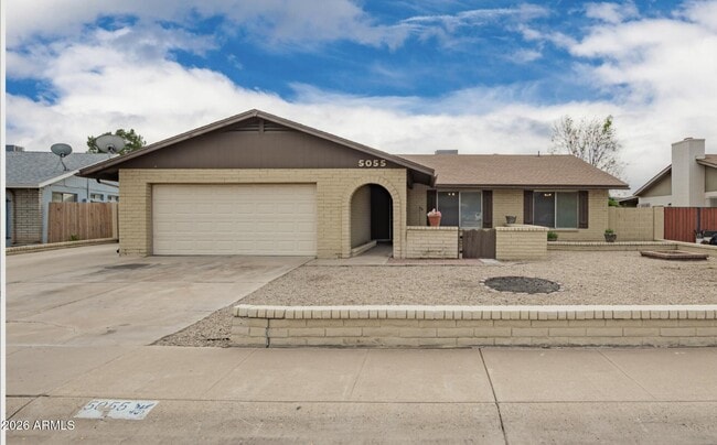 Building Photo - 5055 W Vogel Ave