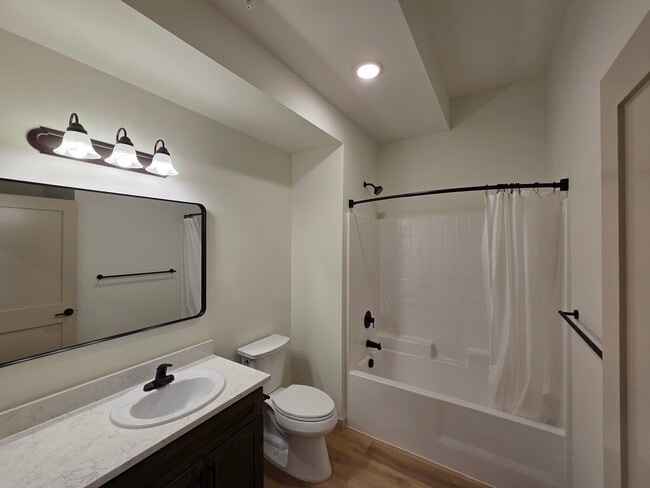 Photo - 478 S Main St