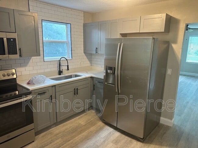 Photo - 117 W 26th St
