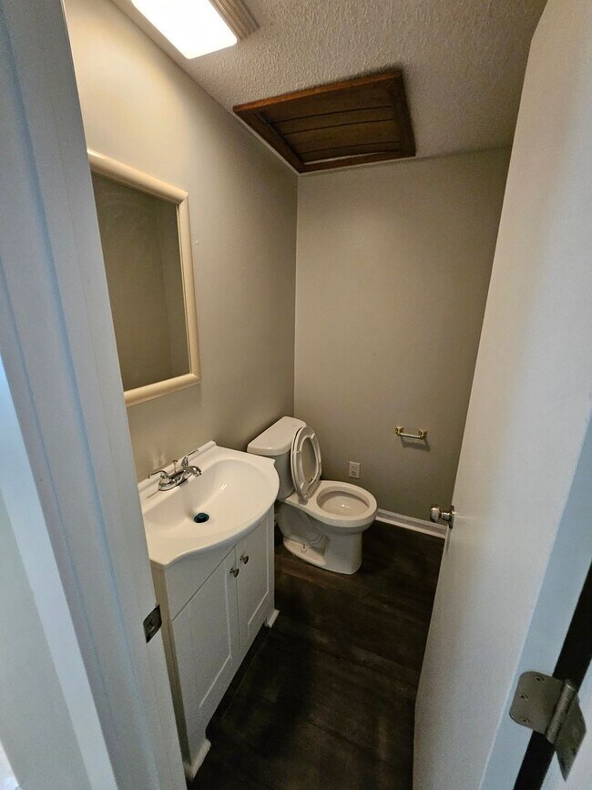 Building Photo - Newly remodeled 3 Bed apt in Booneville