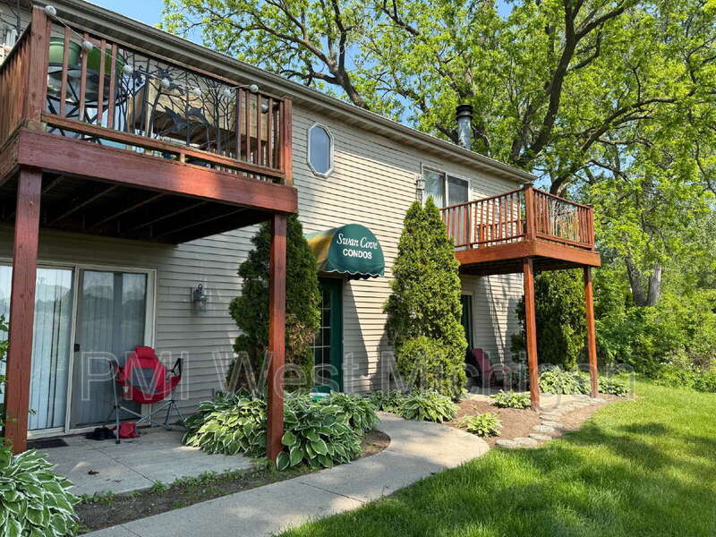 Photo - 5864 Shaw Street