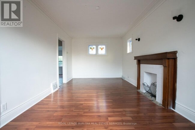 Photo - 49 Province St S