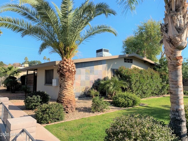 Building Photo - 3646 E Montecito Ave Unit 3
