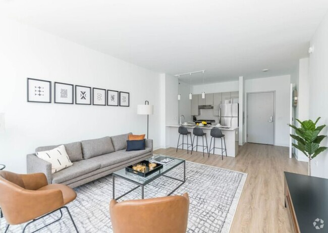 Building Photo - 888 W Van Buren St Rental