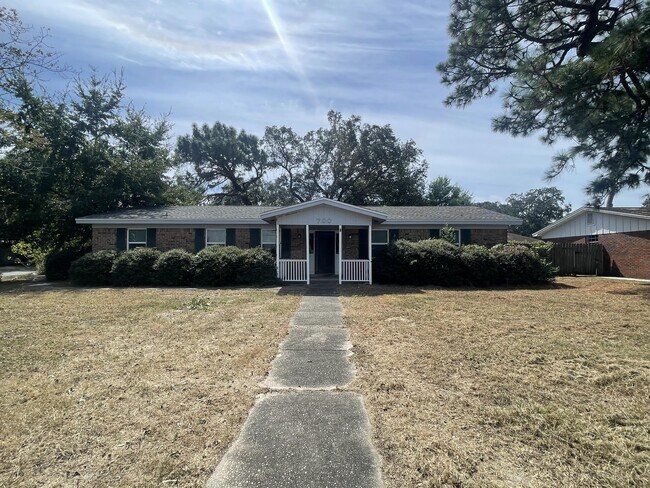 Photo - 700 Mayflower Ave House