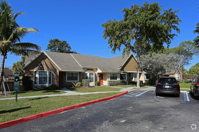 Building Photo - Lilac Village Carriage Walk Rental