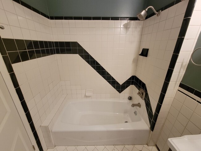 Bathroom / shower tub - 792 Hayes St Unit 792 A Hayes St