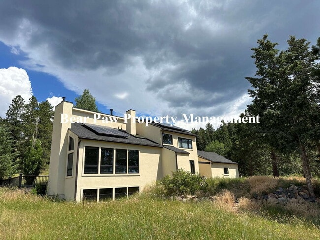 Spacious 4-Bed, 4.5-Bath Retreat in with B... - Spacious 4-Bed, 4.5-Bath Retreat in with B... Apartment