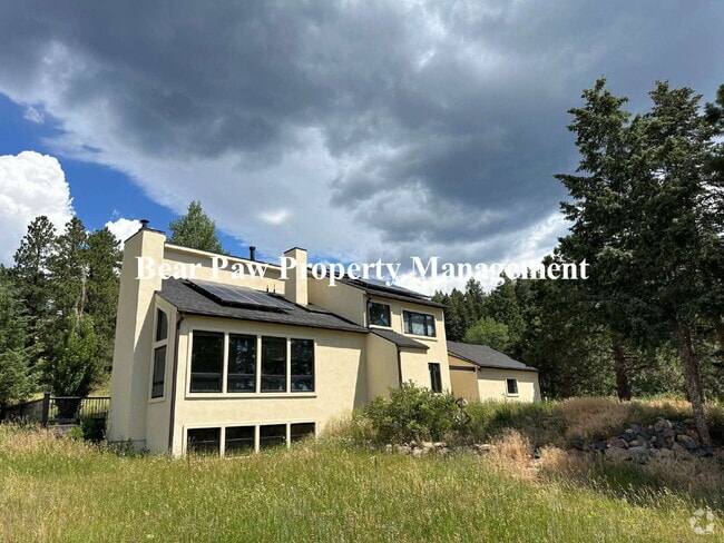 Building Photo - Spacious 4-Bed, 4.5-Bath Retreat in with B... Rental